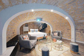 Stylish Duplex with Theatre Room Batignolles